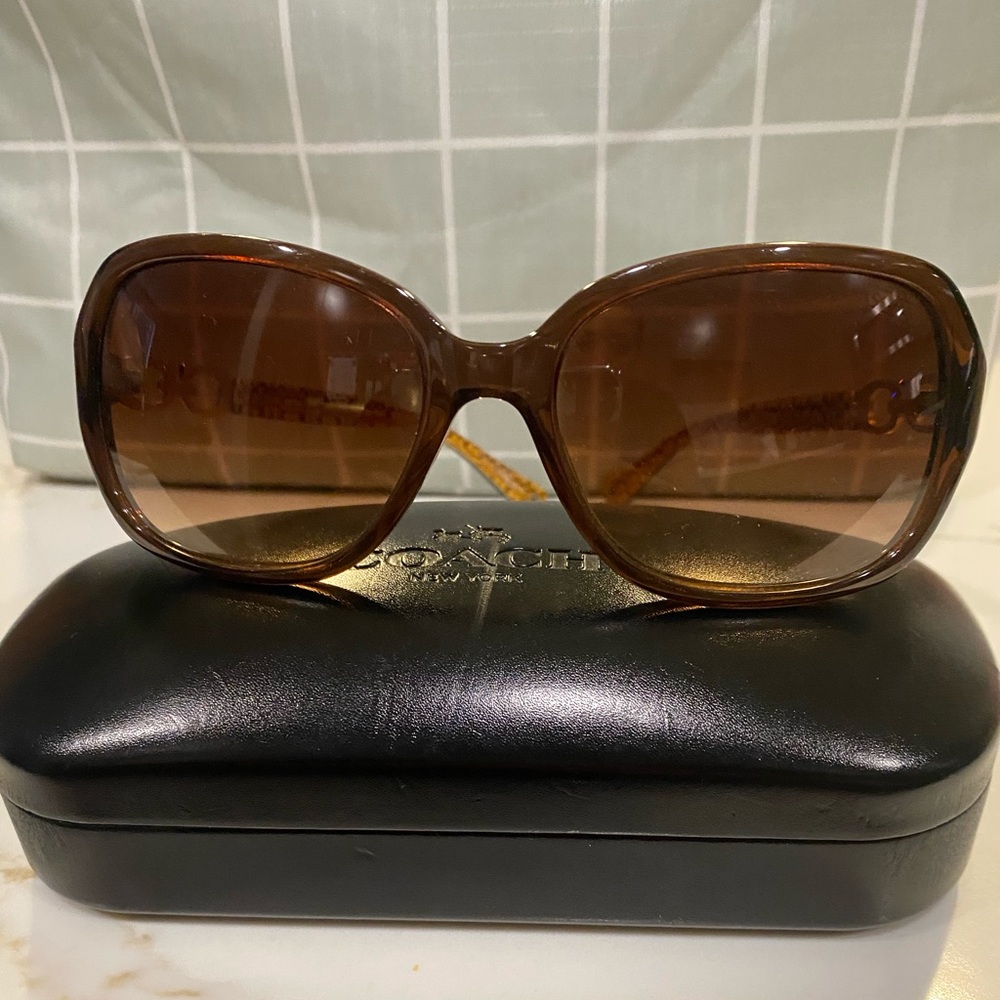 Coach sunglasses w/ case. Worn once